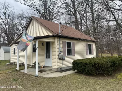 14 Mountain View Ave, Colonie, NY 12205