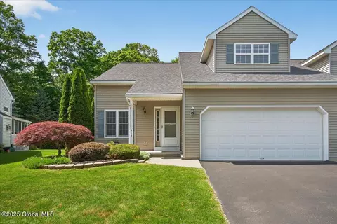 41 Raylinsky Ln # A, Mechanicville, NY 12118
