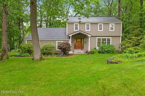19 Canterbury Rd, Clifton Park, NY 12065