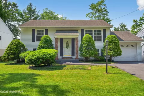 6 Woodland Ct, Saratoga Springs, NY 12866