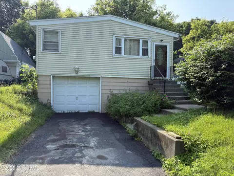 86 N Lake Ave, Troy, NY 12180