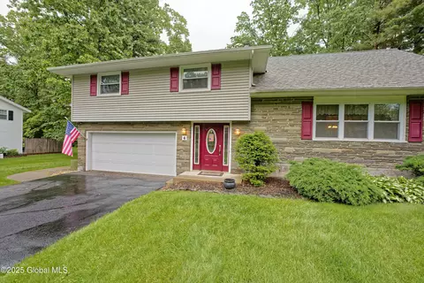 4 Wheeler Dr, Clifton Park, NY 12065