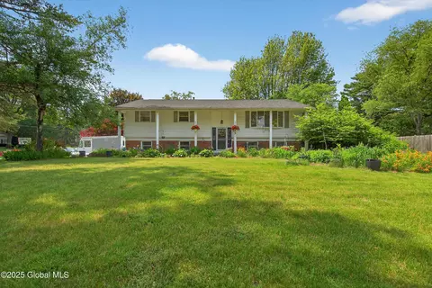 6 Southcrest Dr, Clifton Park, NY 12065