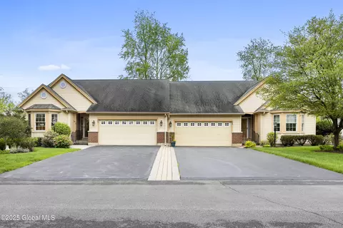 29 Sedgewyck Dr, Delmar, NY 12054