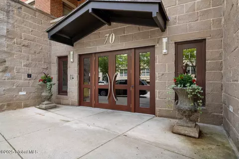 70 Railroad Pl #206, Saratoga Springs, NY 12866