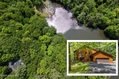 215 Mineral Springs Rd, Melrose, NY 12121