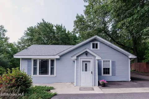 181 Elliot Rd, East Greenbush, NY 12061