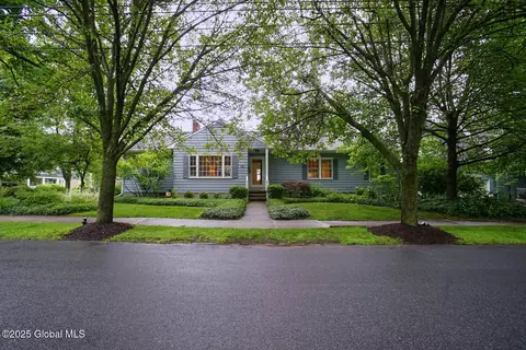 136 State St, Saratoga Springs, NY 12866