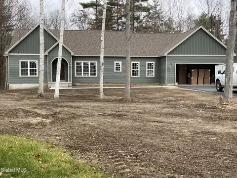 54 Burnham Rd, Wilton, NY 12831