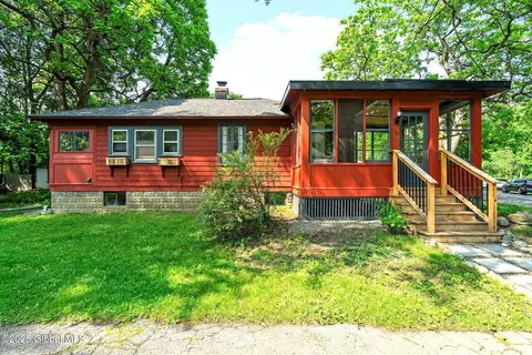 33 Westside Dr, Ballston Lake, NY 12019