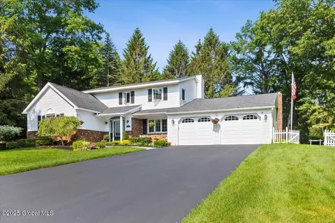 17 Cypress Pt, Clifton Park, NY 12065