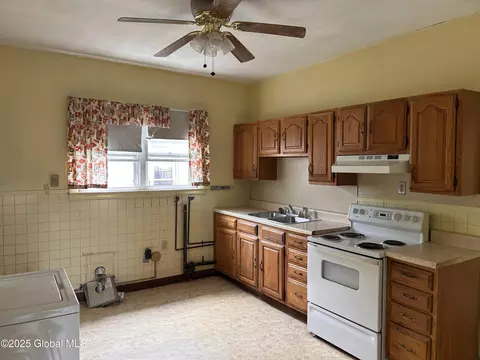 Kitchen - 429 Third St, Schenectady, NY 12306 photo 4 of 4