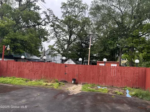 Exterior - 429 Third St, Schenectady, NY 12306 photo 8 of 8