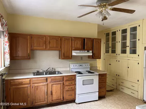 Kitchen - 429 Third St, Schenectady, NY 12306 photo 2 of 4