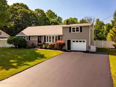 6 Silver Ln, Burnt Hills, NY 12027