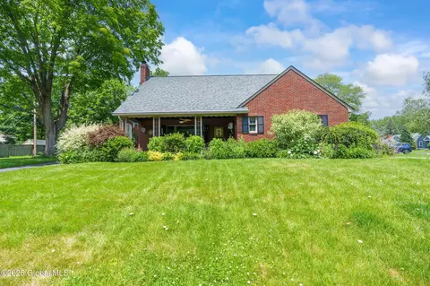 2155 Rankin Rd, Niskayuna, NY 12309