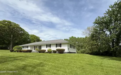 24 Regina Ln, Amsterdam, NY 12010