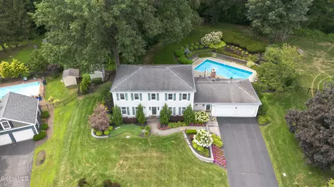 17 Greyledge Dr, Albany, NY 12211
