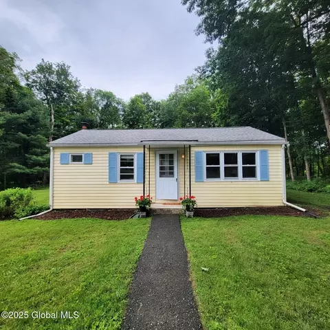 639 County Rd 7, East Schodack, NY 12063