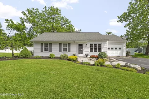 11 Thatcher Dr, Altamont, NY 12009