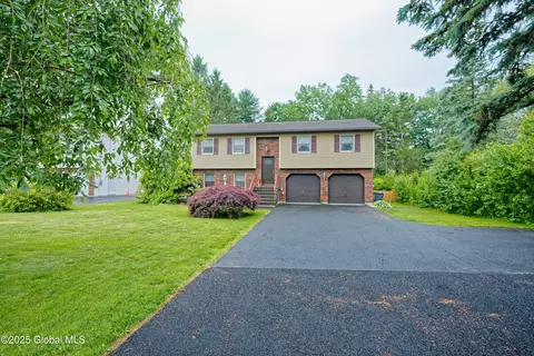 320 3rd Ave Ext, Rensselaer, NY 12144