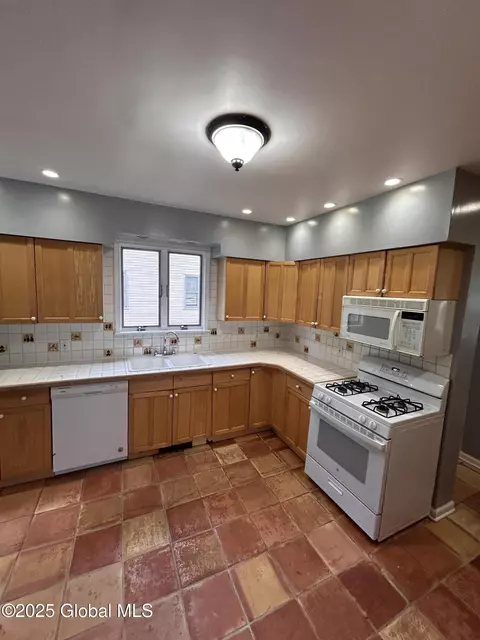 528 Harrison Ave, Schenectady, NY 12306 photo 10