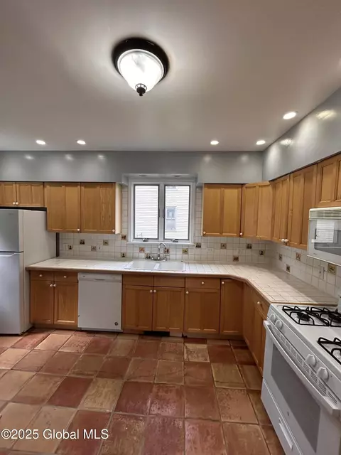 528 Harrison Ave, Schenectady, NY 12306 photo 9