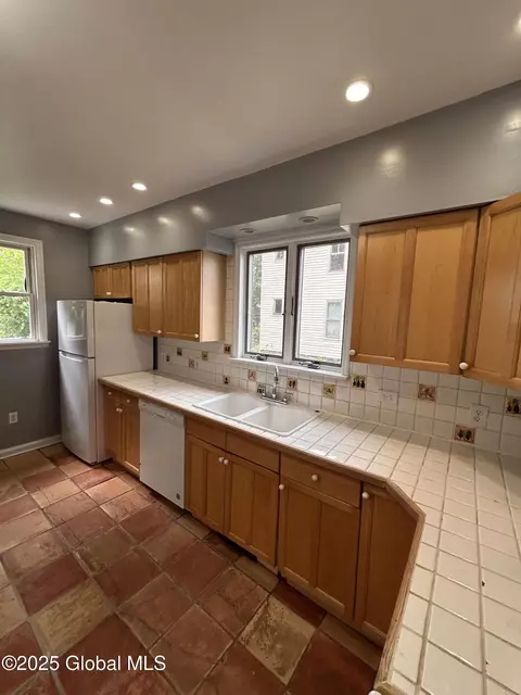 528 Harrison Ave, Schenectady, NY 12306 photo 11