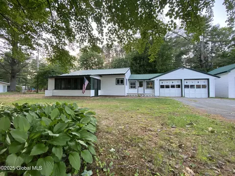 108 Woodlane Rd, Mayfield, NY 12117