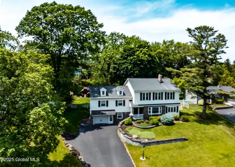 1269 Hawthorn Rd, Niskayuna, NY 12309