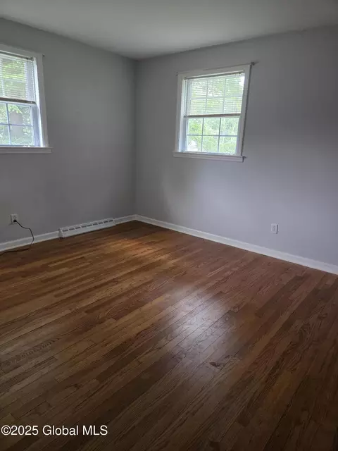 Bedroom - 33 Ridgewood Ln, Glenville, NY 12302 photo 2 of 3