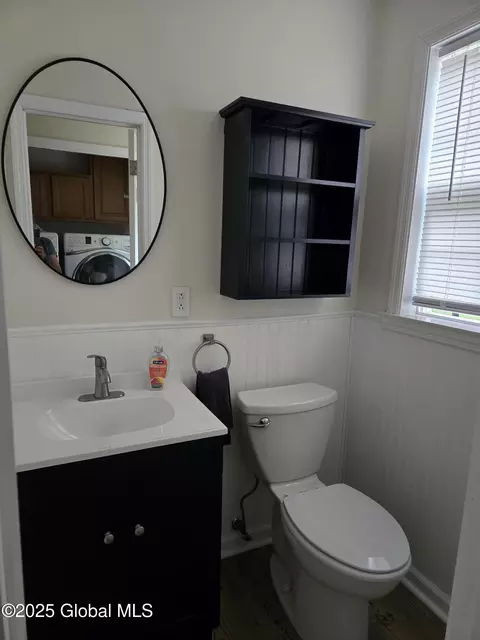 Bath - 33 Ridgewood Ln, Glenville, NY 12302 photo 1 of 3