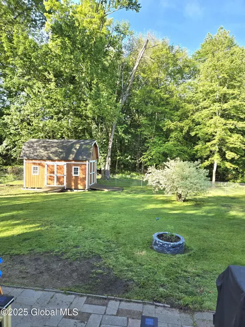 Exterior - 33 Ridgewood Ln, Glenville, NY 12302 photo 4 of 5