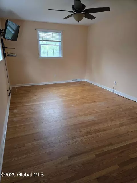 Bedroom - 33 Ridgewood Ln, Glenville, NY 12302 photo 1 of 3