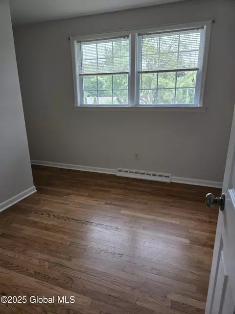Bedroom - 33 Ridgewood Ln, Glenville, NY 12302 photo 3 of 3