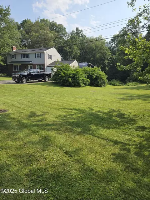 Exterior - 33 Ridgewood Ln, Glenville, NY 12302 photo 2 of 5