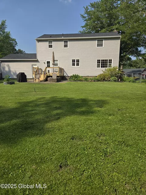 Exterior - 33 Ridgewood Ln, Glenville, NY 12302 photo 3 of 5