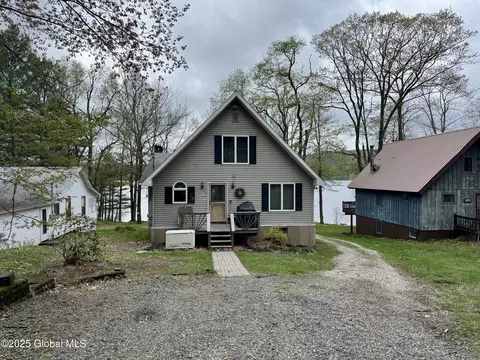 5 Briarwood Pl, Hadley, NY 12835