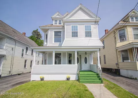 239 Mcclellan St, Schenectady, NY 12304 photo 1
