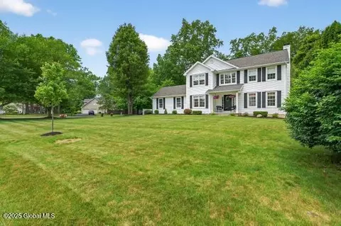 16 Spruce St, Clifton Park, NY 12065