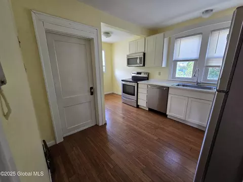 218 Sixteenth St, Schenectady, NY 12306 photo 6
