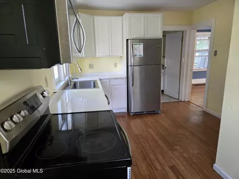 218 Sixteenth St, Schenectady, NY 12306 photo 5