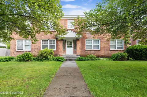 11 Kimberly St, Albany, NY 12205