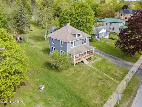 11 River St, Stamford, NY 12167
