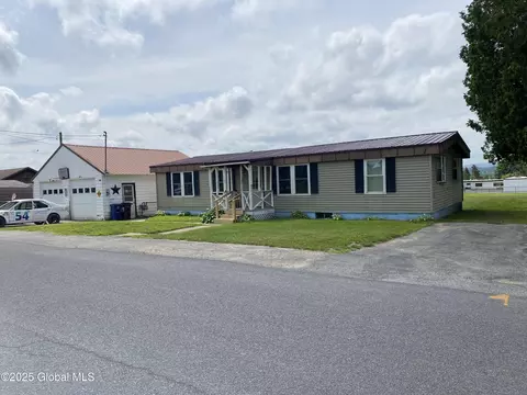 110 Trailer St, Palatine Bridge, NY 13428