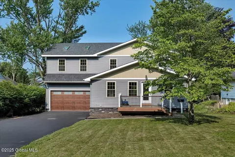 6 Maple Ter, Delmar, NY 12054