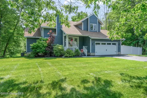 126 Eastline Rd, Ballston Lake, NY 12019
