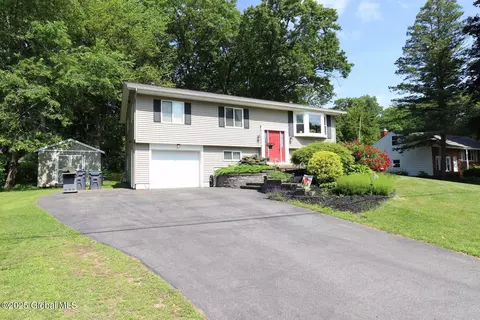 1053 Timothy Ln, Niskayuna, NY 12309