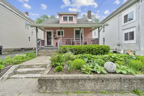 19 Parkview Ct, Troy, NY 12180