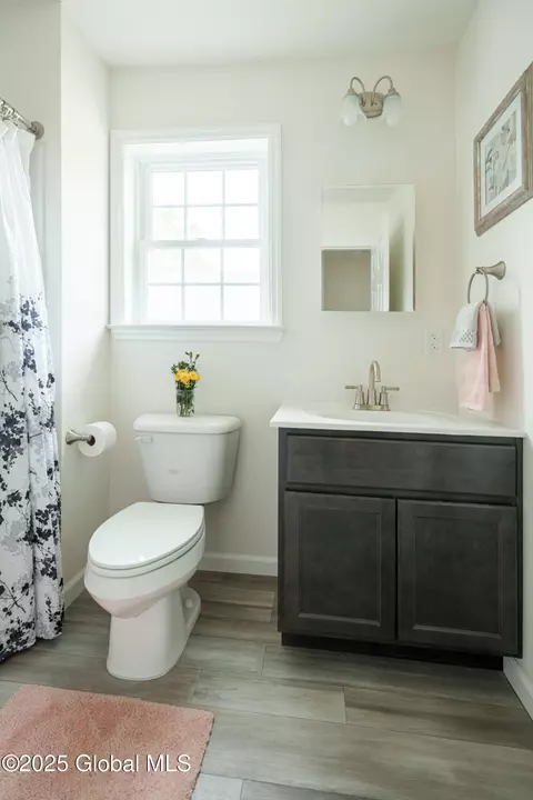 Bath - 418 Summit Ave, Schenectady, NY 12307 photo 3 of 3
